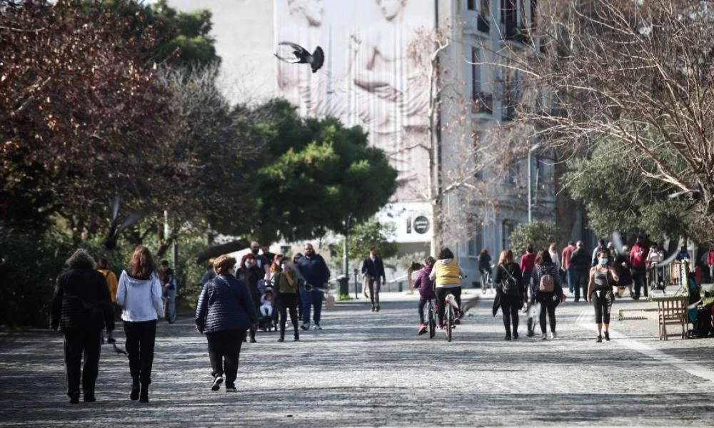 Κορονοϊός: "Εστία" με 1282 κρούσματα η Αττική - Τριψήφιος αριθμός σε Θεσσαλονίκη